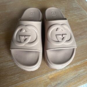 Womens Gucci Interlocking Slide Sandal